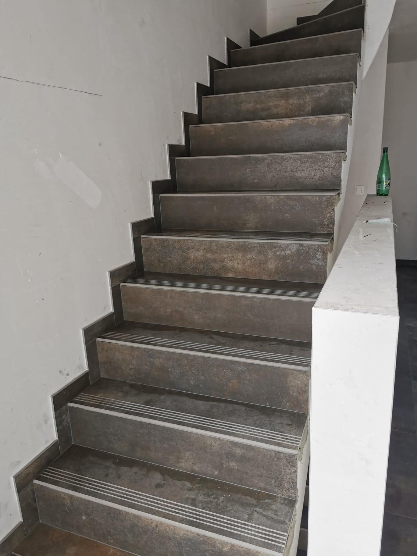 Carrelage escalier extérieur sécurisé antidérapant - Warmstone