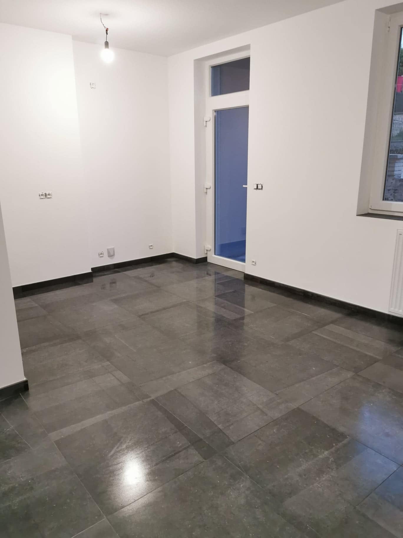 Pose carrelage sol tons clairs agrandissement - Charleroi